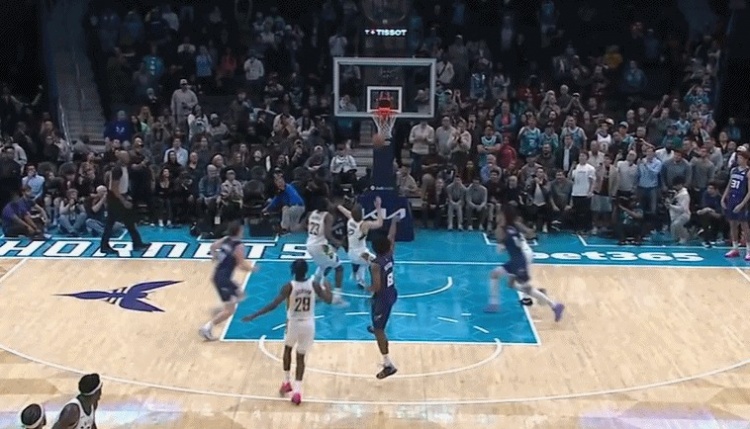 斗球体育APP下载-绝杀战术没打出来!三球突破受阻无奈分球 塞克斯顿干拔篮外空心