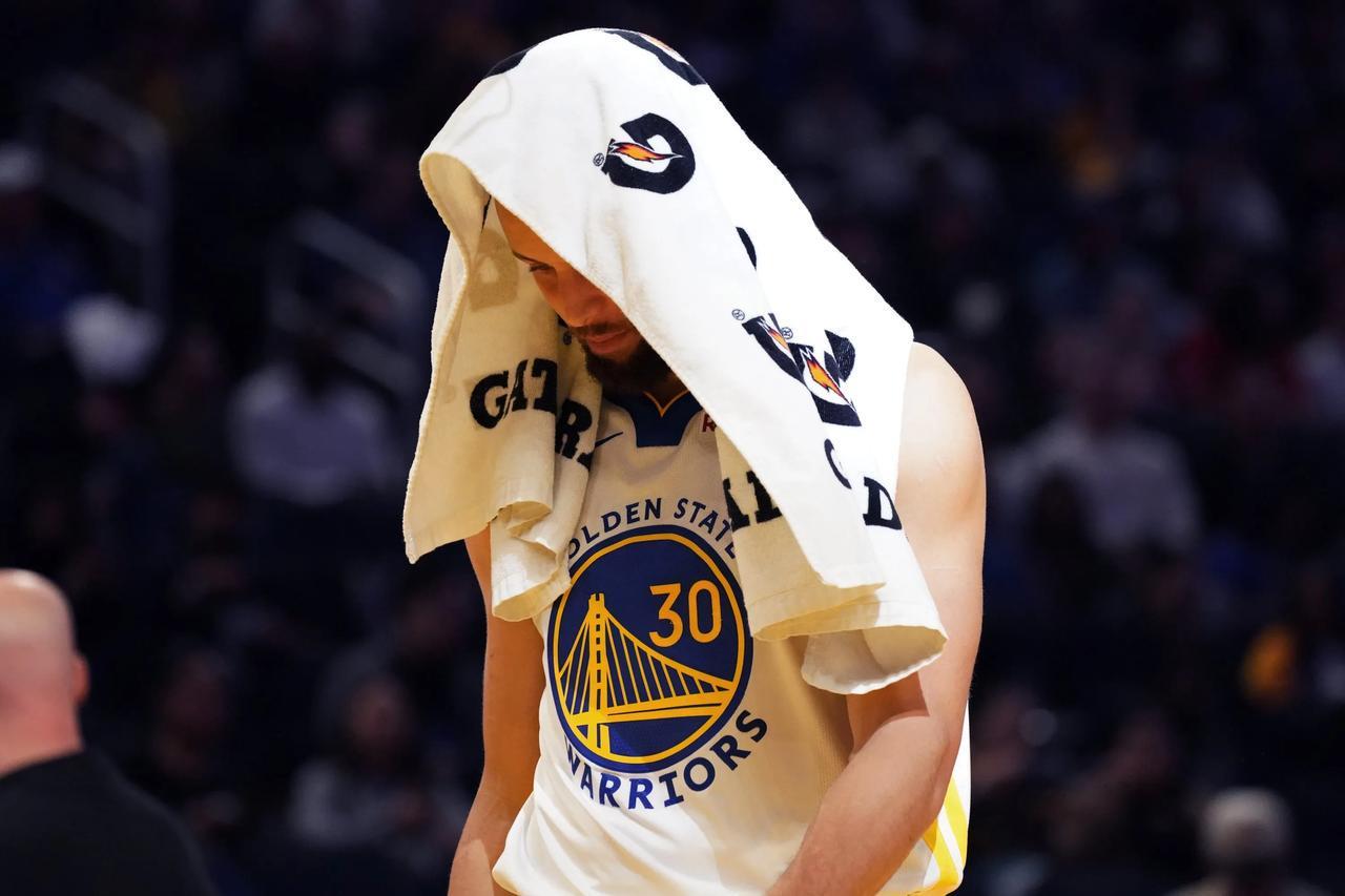 斗球TV-净效率-2.3,每场自挖一坑,科尔视而不见!勇士首发变阵已有答案