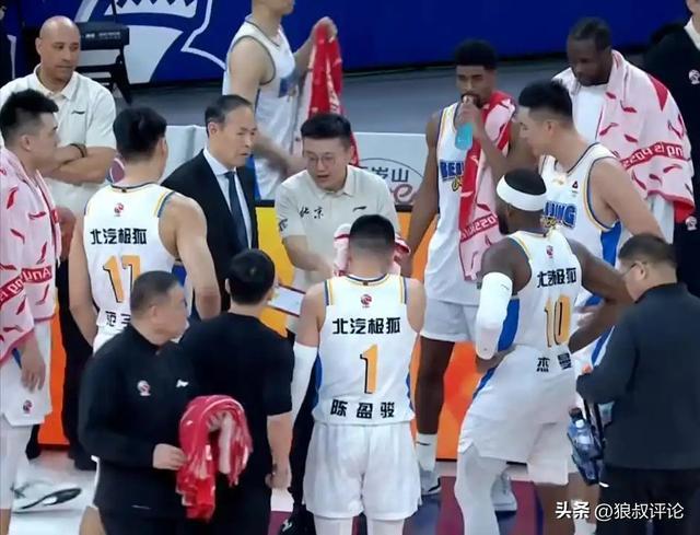 斗球体育官网-你可是北京顶薪球员!范子铭4中0得0分3犯 多次在场隐身遭球迷热议