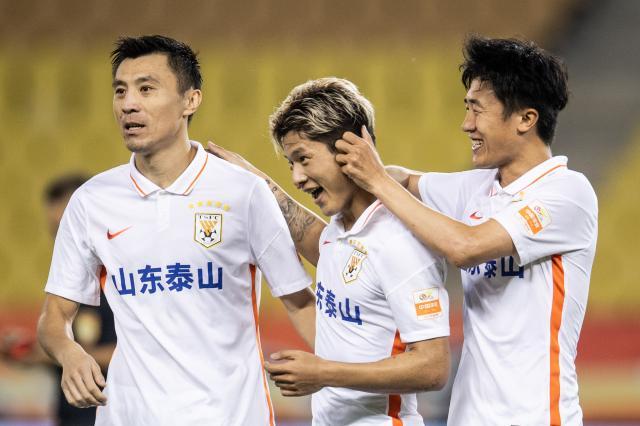 斗球体育直播-【中超】陈蒲生涯首次梅开二度 泰山2比1客胜长江