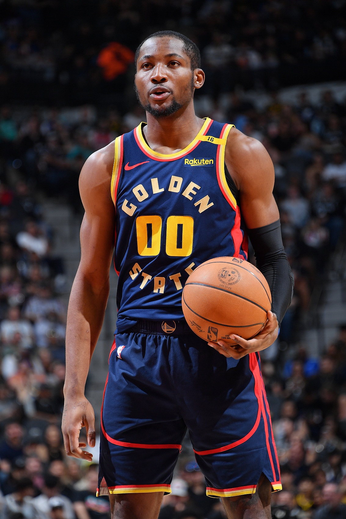 斗球TV-美记:鹈鹕无意库明加 目前他潜在下家包括湖人&国王&独行侠&老鹰