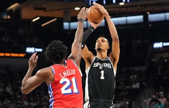 斗球直播在线观看-马刺60胜：文班vs恩比德的今昔