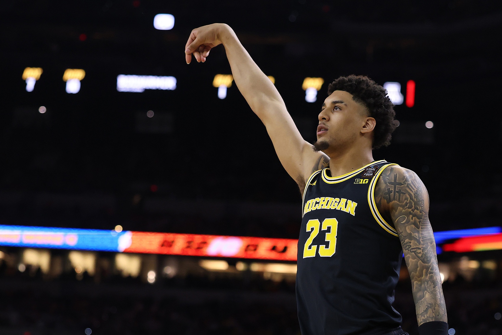 斗球体育APP下载-带伤作战助队夺冠！热门秀伦德博格13中4&amp;罚球5中5 拿到13分